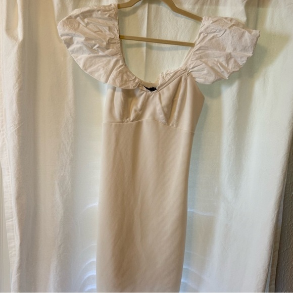 Elegant White Ruffle Dress - Picture 5 of 7